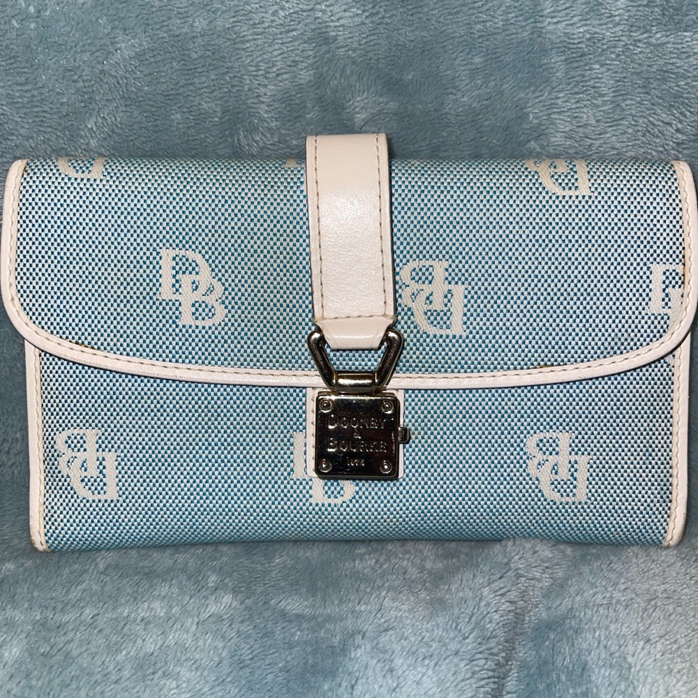 Dooney and Bourke wallet